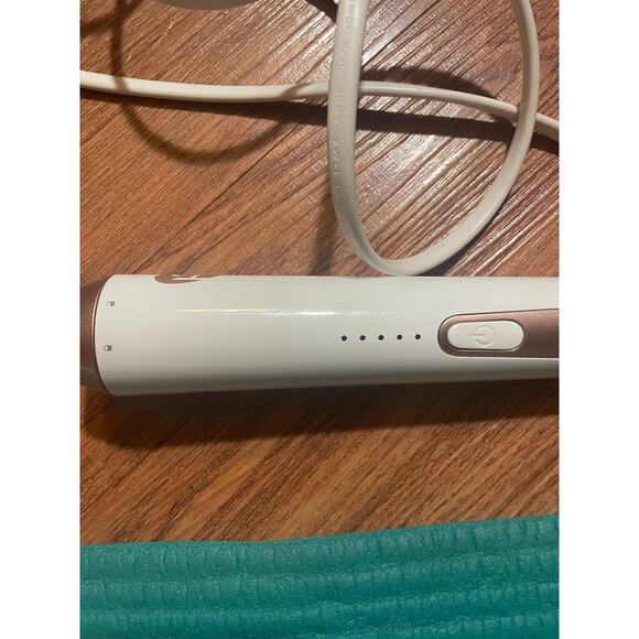 T3 Curling Iron 1.25" Ceramic Barrel – SinglePass Technology – Pro Hair Tool - Picture 7 of 8